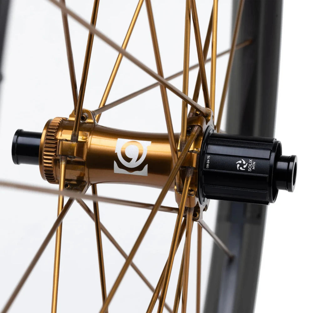 Solix - Whisp Carbon Front Wheel